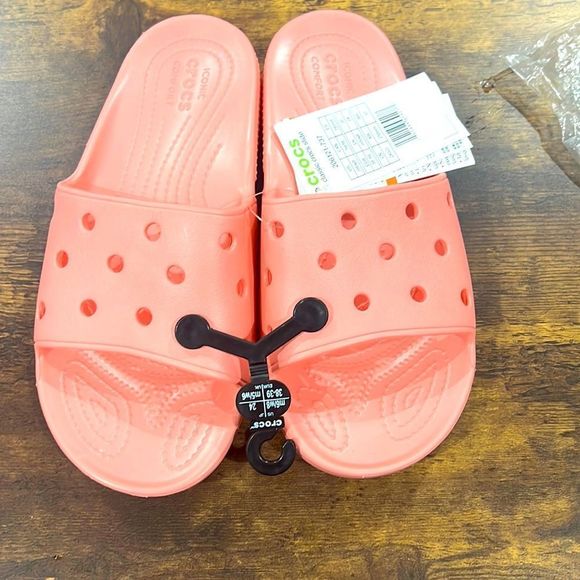 CROCS Shoes - NWT Crocs Classic Slide Melon W8